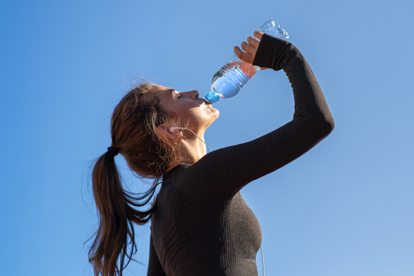 Die verborgenen Risiken für deine Gesundheit durch Dehydration – und wie "Geschmack für Wasser" helfen kann